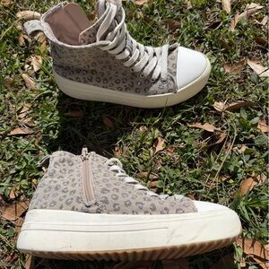 art class Beige Canvas High-Top Sneakers